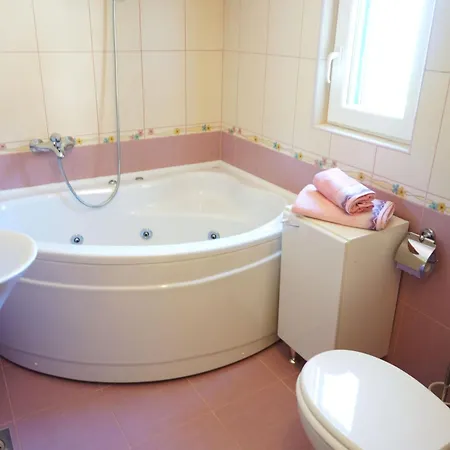 In Veliko Brdo Mit Privatem Pool Holiday home Makarska
