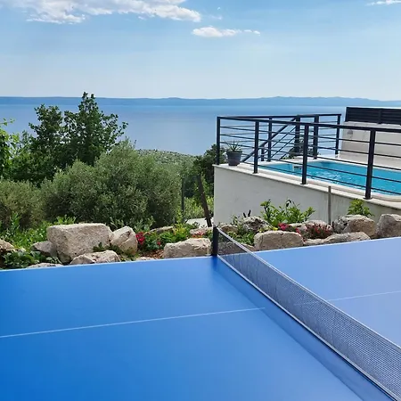 In Veliko Brdo Mit Privatem Pool Makarska