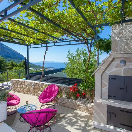 In Veliko Brdo Mit Privatem Pool Makarska